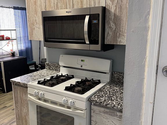 4th image of 225 Zenith Dr #B