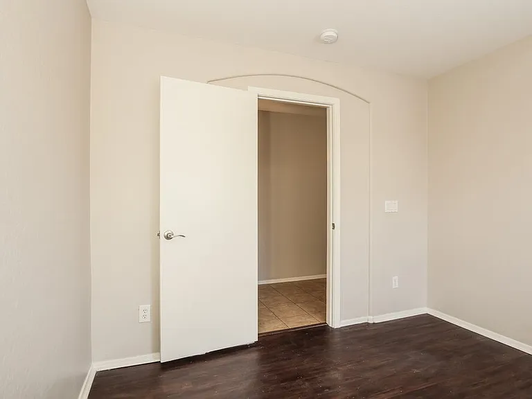 6622 S 23rd Ave — Photo 12
