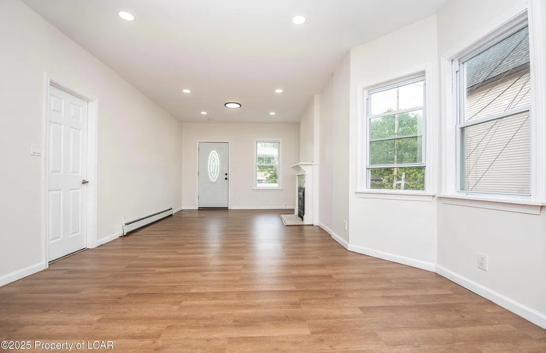3 bed, $1,500 — Photo 1