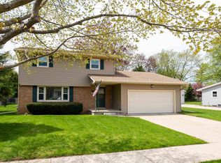 1235 S Westhaven Dr, Oshkosh, WI 54904