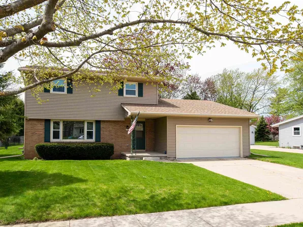 1235 S Westhaven Dr, Oshkosh, WI 54904