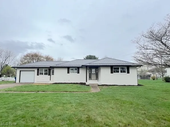 526 Beaver St, Newcomerstown, OH 43832