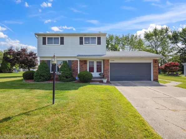 27691 Westcott Crescent Cir, Farmington Hills, MI 48334