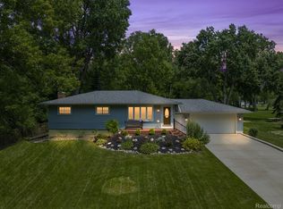 2721 Midvale Dr, Rochester Hills, MI 48309