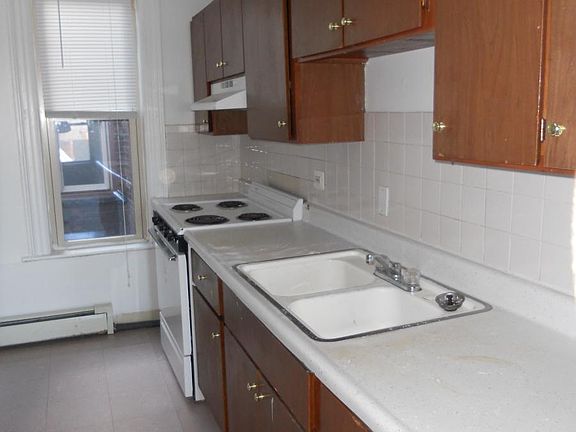 4th image of 425 Porter Ave APT 402
