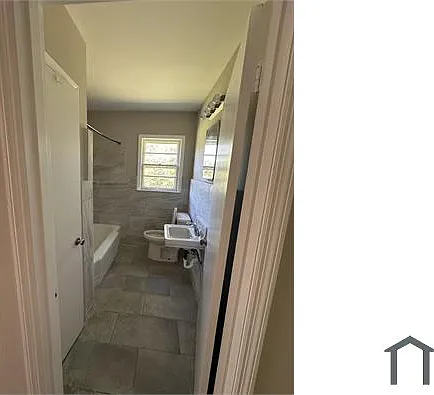 1407 Worthington St — Photo 5