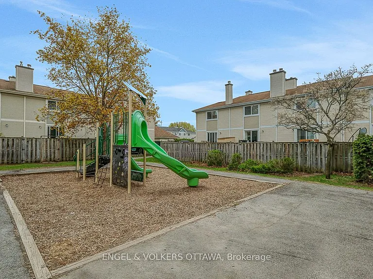 76 McDermot Ct #22 — Photo 32