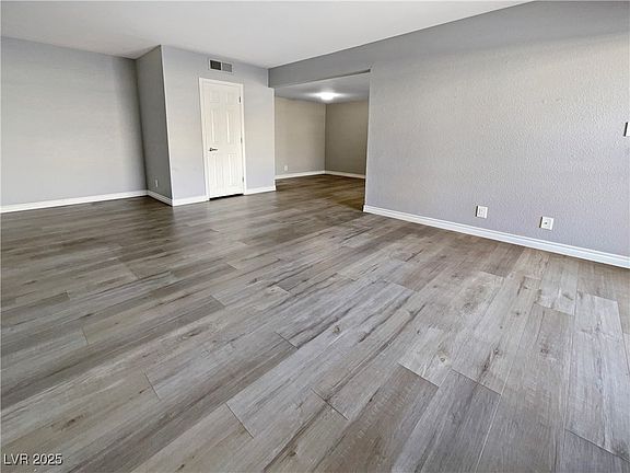 5th image of 4921 River Glen Dr