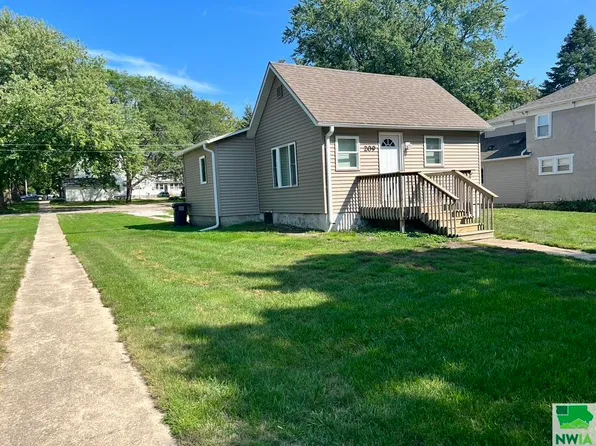 209 Otsego St, Storm Lake, IA 50588
