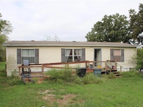 747 S 20th St, Mc Cune, KS 66753
