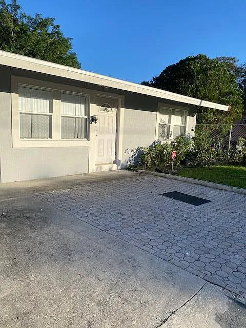 1 bed, 1.0 bath, 568 sqft, $1,200 — Photo 2