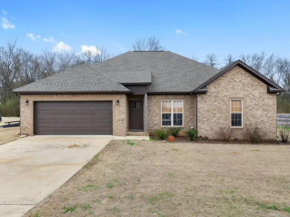 72 W Blue Heron Dr, Killen, AL 35645