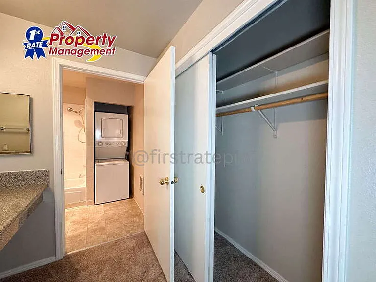 870 W Belmont St #204 — Photo 17