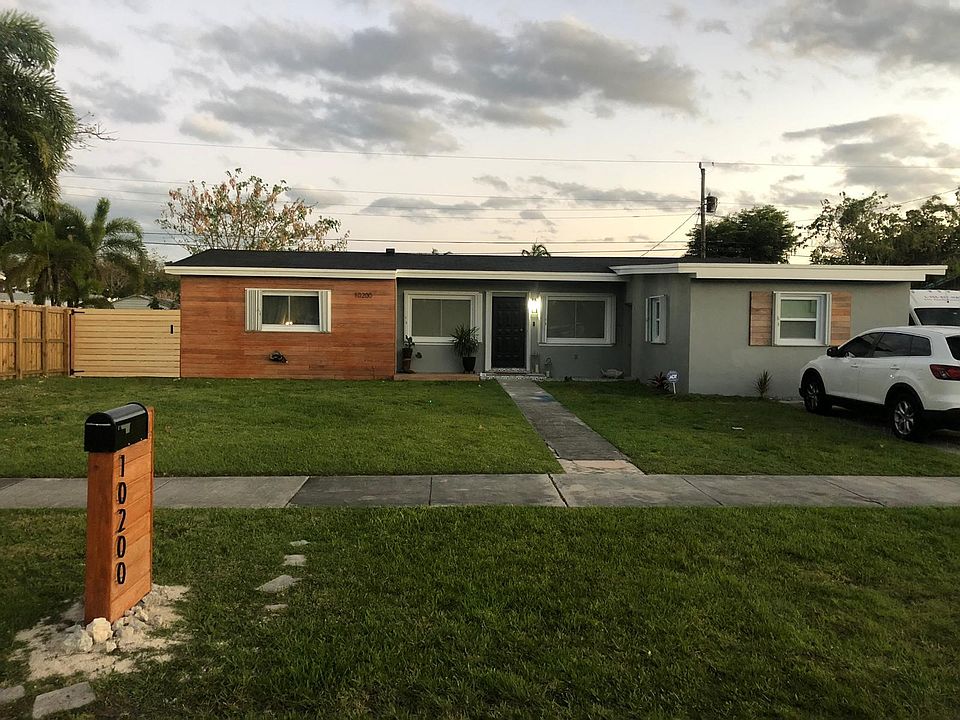 1st image of 10200 Martinique Dr