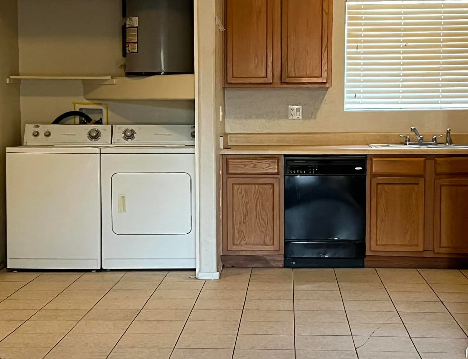 3 bed, 2.0 bath, 1008 sqft, $1,400 — Photo 2