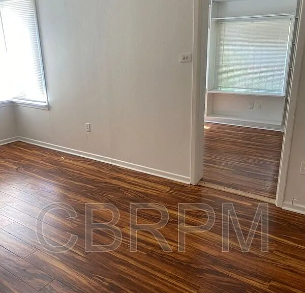 2422 23rd St — Photo 5