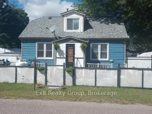 33 Glastonbury Rd, Addington Highlands, ON K0H 2G0