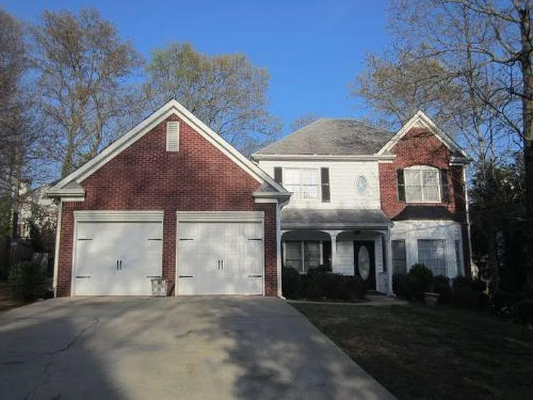 4 bed, 2.5 bath, 2332 sqft, $2,700 — Photo 2