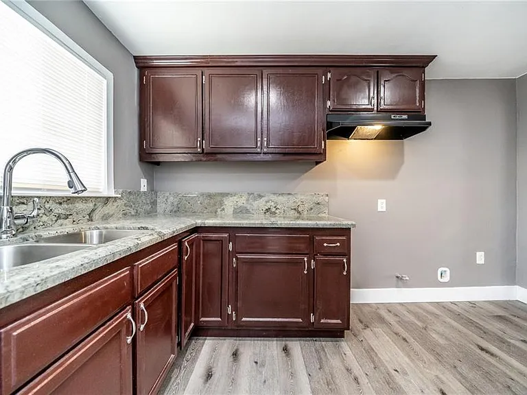 1412 W Colegrove Ave — Photo 8