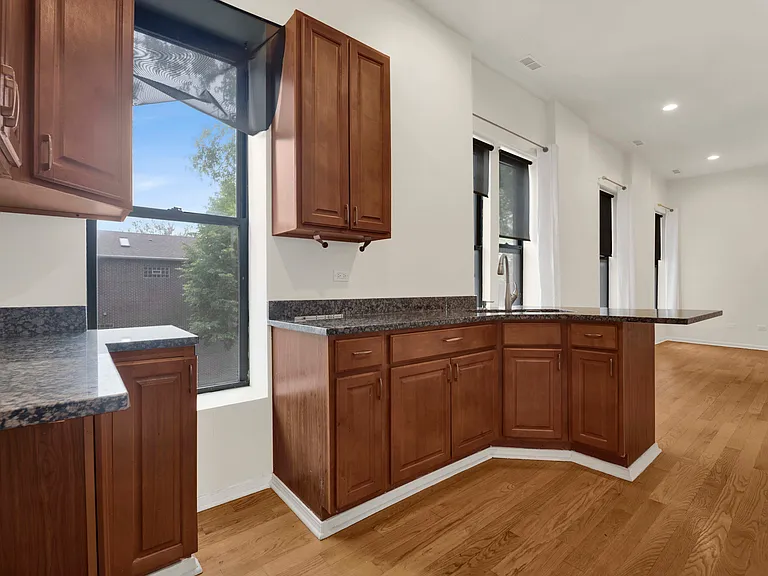 2859 S Lowe Ave #2F — Photo 6