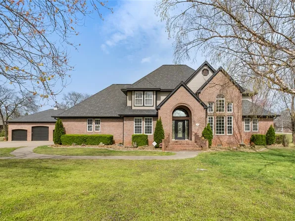 3901 W Pleasant Dr, Rogers, AR 72758