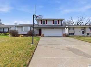 10205 Ohern St, Omaha, NE 68127