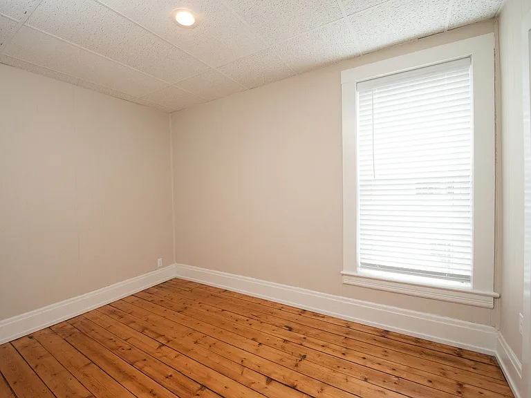 19 Warsaw Ave — Photo 14