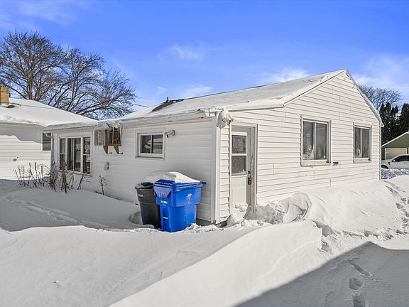 3rd image of 1833 N Charlotte St