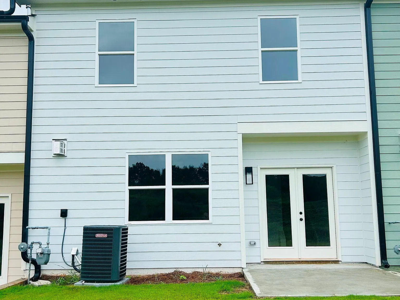 3 bed, 2.5 bath, 1660 sqft, $2,200 — Photo 2