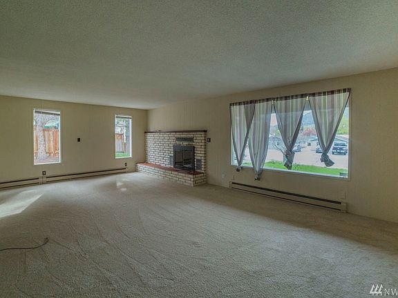5th image of 411 E Nixon Ave