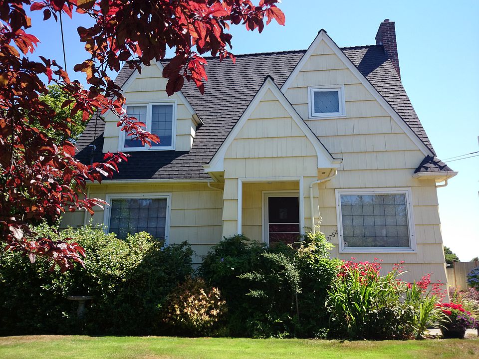2nd image of 2752 37th Ave SW