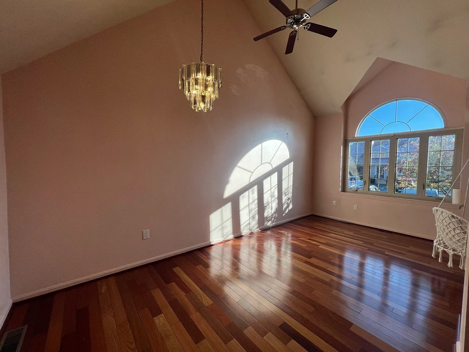 4 bed, 2.5 bath, 2200 sqft, $3,500 — Photo 3