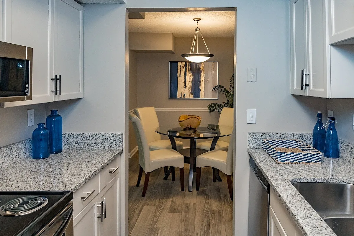 Crestwood Green Apartments — Photo 1