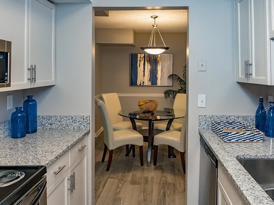 Crestwood Green Apartments