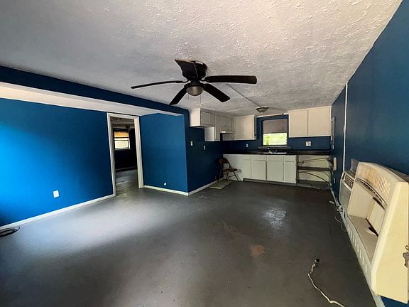 4th image of 1508 N Van Buren St