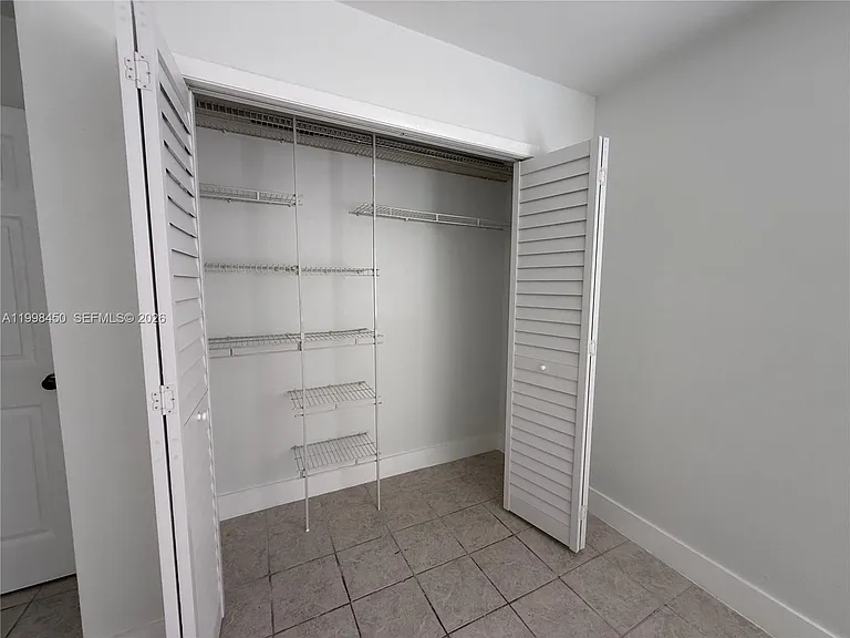 155 Lakeview Dr #101 — Photo 3