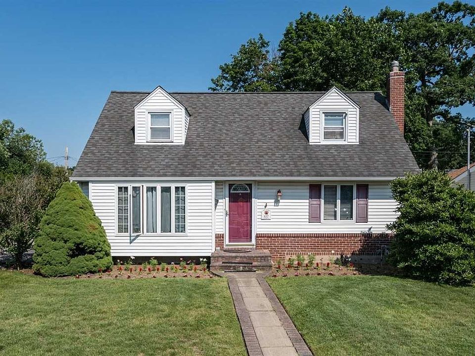 1st image of 837 Stratford Dr