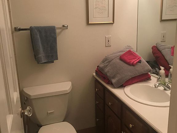 Second full bath (shower/tub behind door)