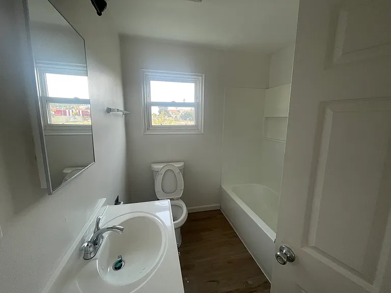 422 Church Ave — Photo 9