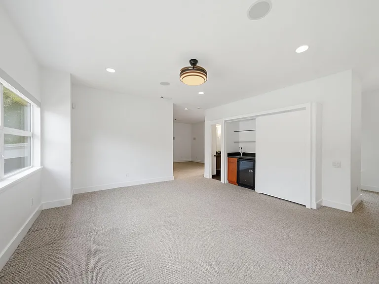 7002 Newcastle St — Photo 8