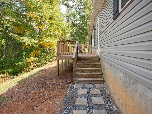 5th image of 134 Mossy Ridge Rd
