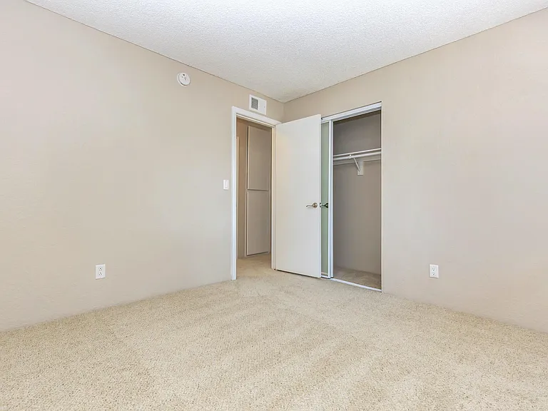 Carlyle Square Apartment Homes — Photo 51