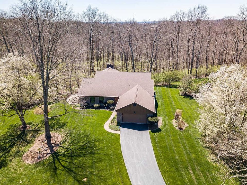 1st image of 5984 Woodridge Dr