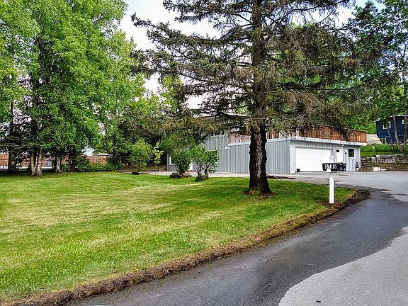 Driveway off Jewel Lake Rd