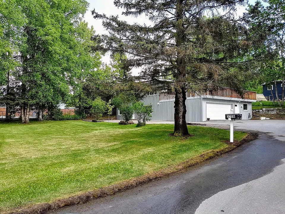 Driveway off Jewel Lake Rd
