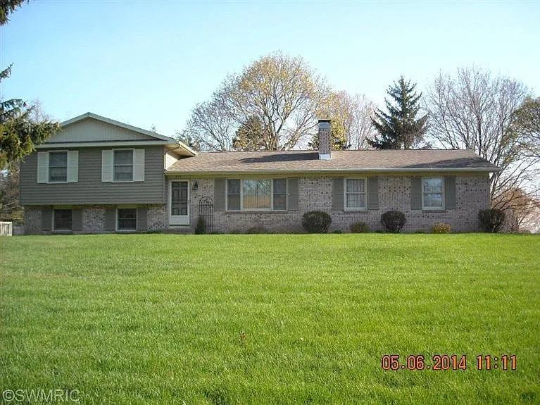 233 Easthill Dr photo 1