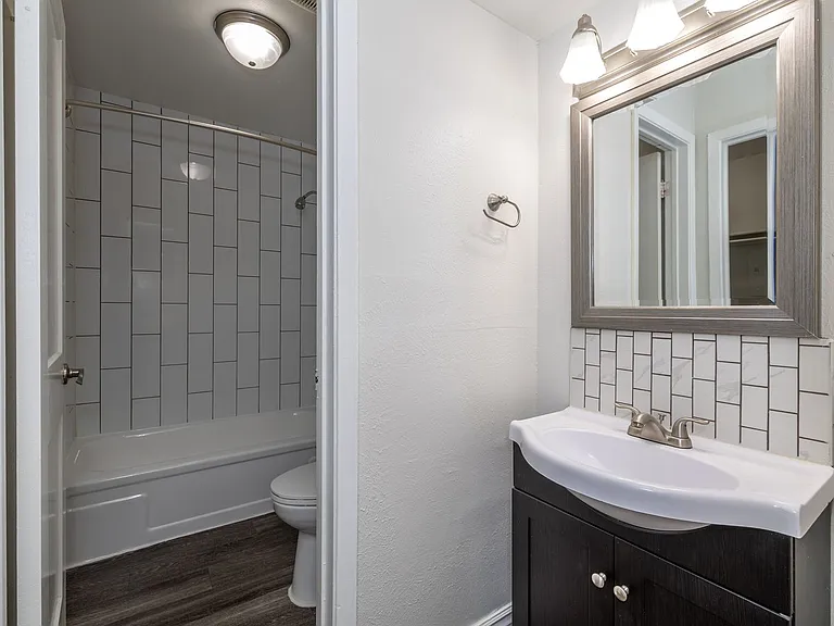 Oakline Apartments — Photo 39