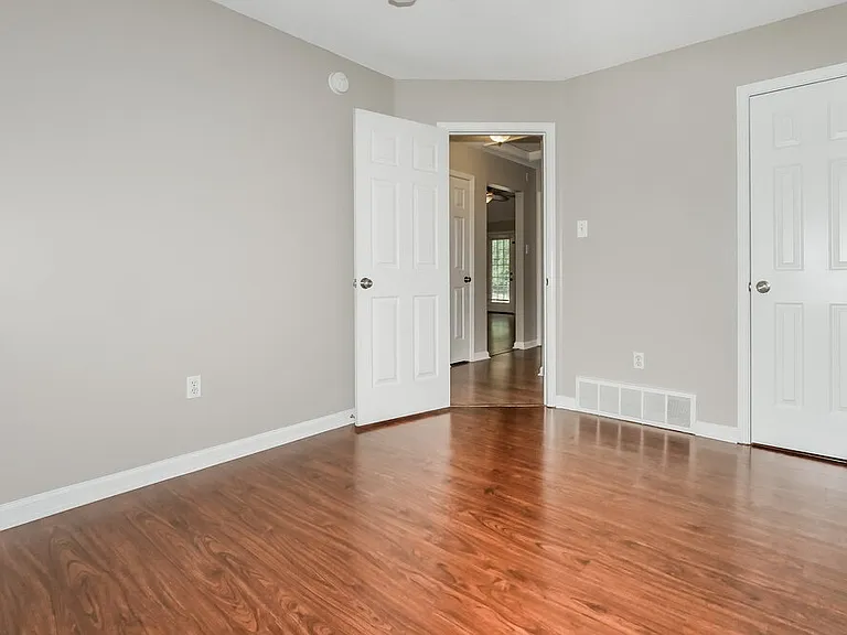 5847 Wendover Cv — Photo 12