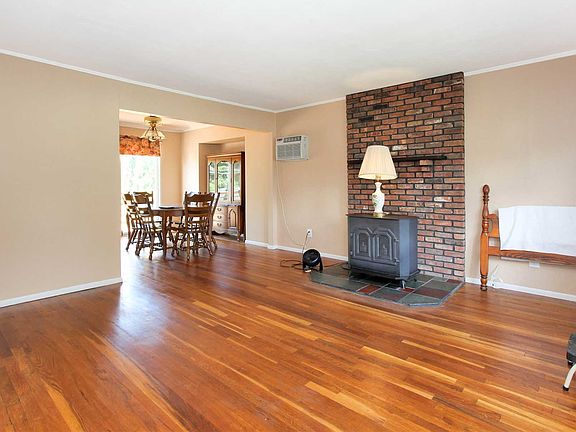 2nd image of 2548 Cedar St