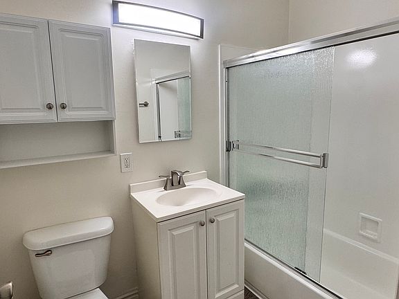 2nd image of 260 S Flower St #4501b12d1
